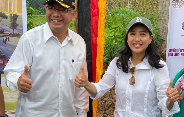 Lestarikan Alam di Aliran Sungai, Olivia Zalianty Ajak Masyarakat Tanam Pohon
