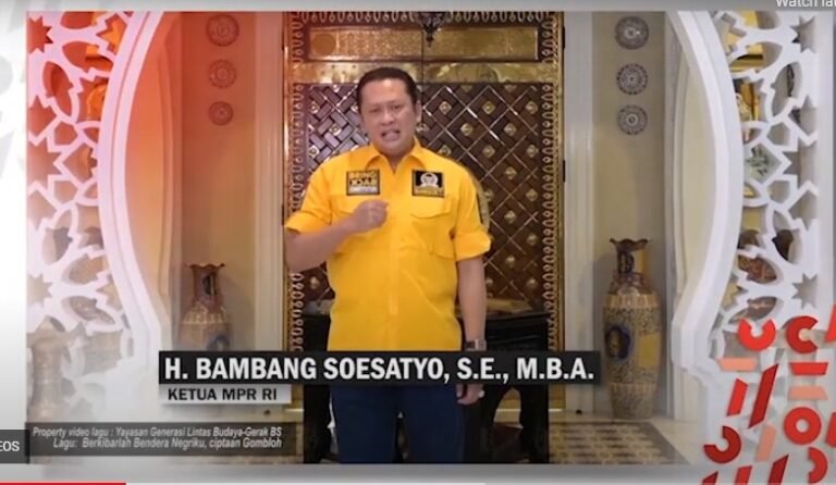 Pimpinan MPR kompak menyanyikan lagu Berkibarlah Bendera Negeriku ciptaan Gombloh