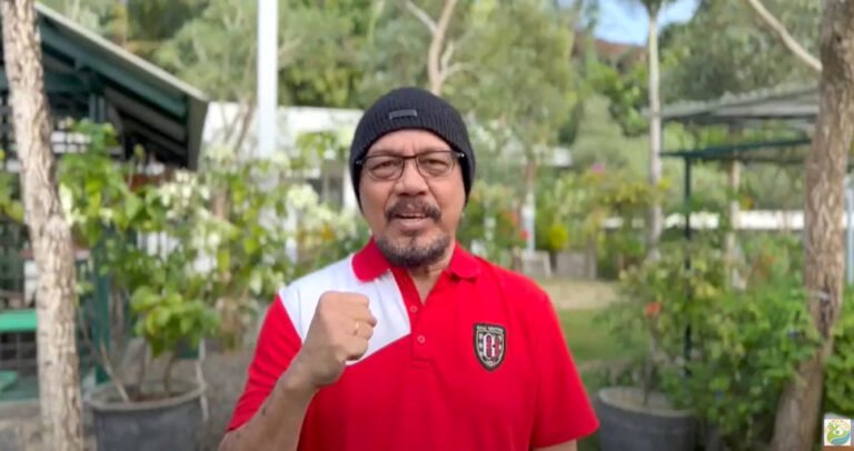 Andi F. Noya mengajak Gerakan Pembagian 1 Juta Bendera Merah Putih