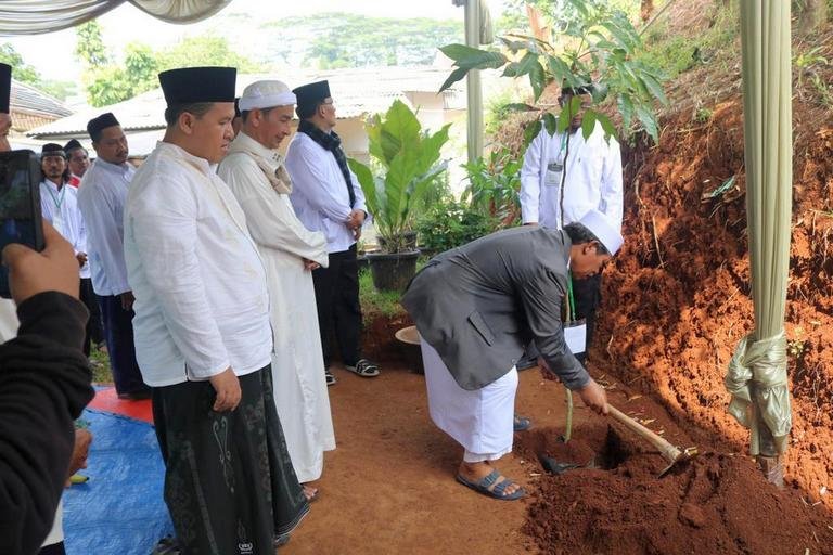 Budaya Menanam  “Pohon Kebangsaan” Bersatu Merawat Bunda Alam