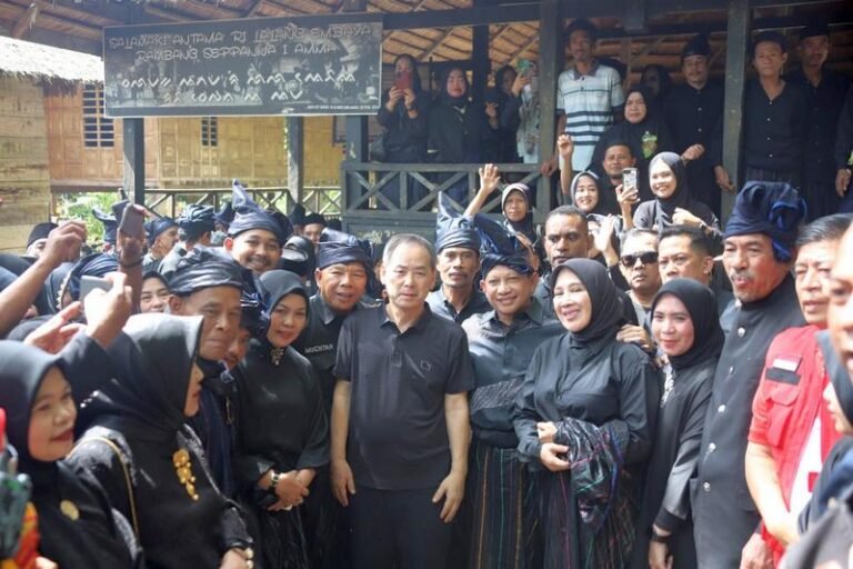 Suku Kajang, Mendagri Dapat Gelar “Puto Tito Daeng Manai”