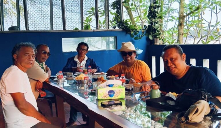 Artis Bersatu Menanam Pohon : Jadikan Akhlak Terhadap Alam Sebagai Solusi Bangsa